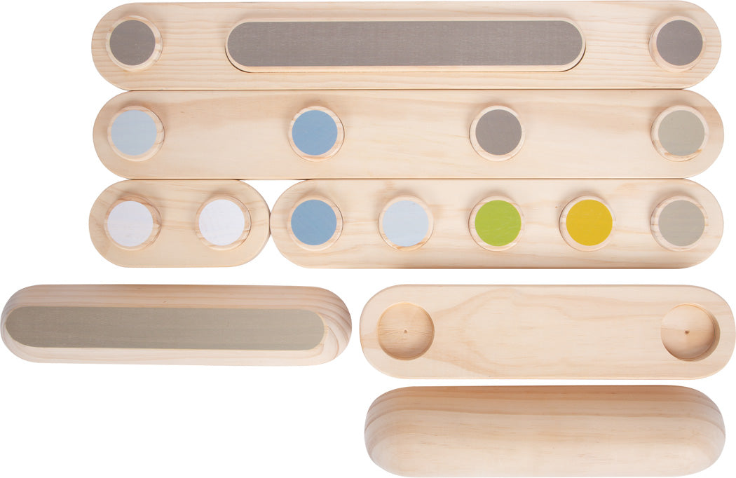 Allir 7 hlutir Adventure jafnvægis-setsins lagðir flatt