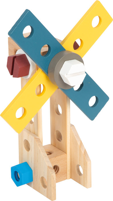 Smíðuð vindmylla úr fylgihlutum