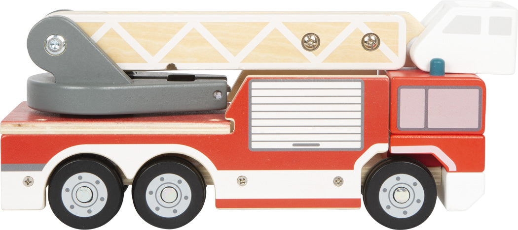 Rauður slökkviliðsbíll úr viði séð frá hlið með innfelldum stiga.