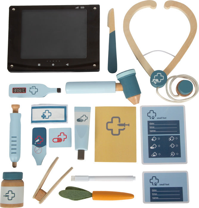 Allir fylgihlutir kanínusettsins lagðir snyrtilega upp: stethoscope, sprauta, hiti, röntgen, pincettur o.fl.