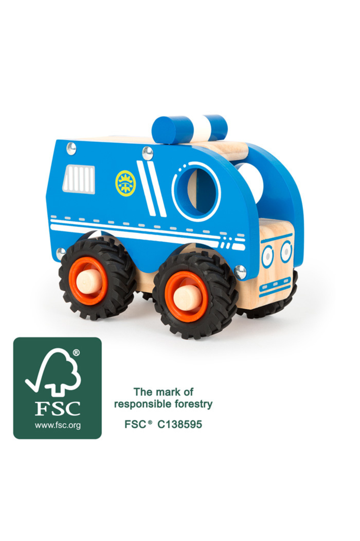 Lögreglubíll úr FSC-vottuðum við fyrir börn á hvítum bakgrunni