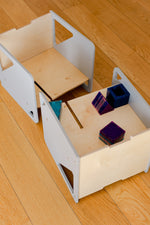 Nærmynd af 2in1 Cube setti með leikföngum geymdum inni í kubbnum