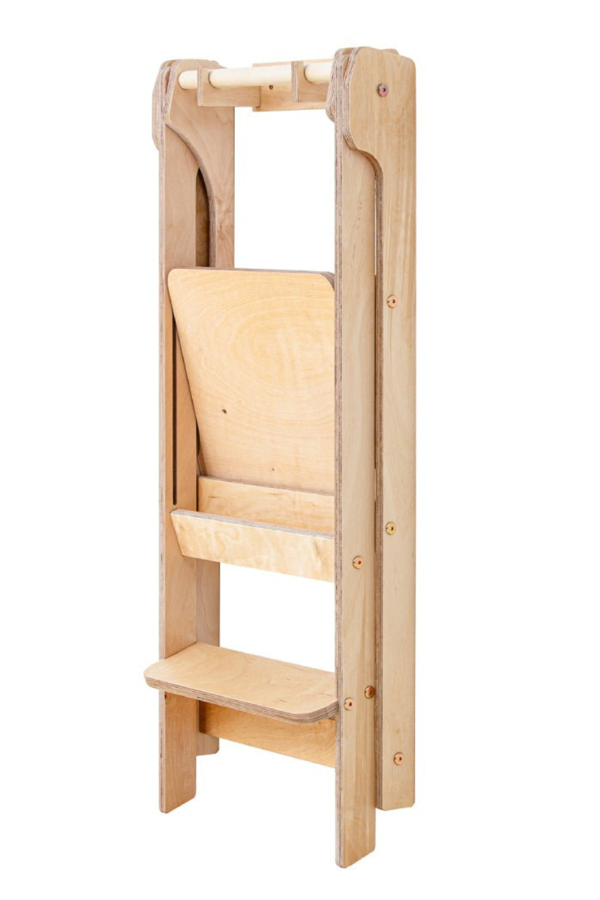Viðar klappturn hengdur upp á vegg með veggfestingunni frá Duck WoodWorks