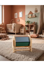 Montessori tromla á fallegu barnaherbergi – skynjunarleikfang fyrir ungbörn.