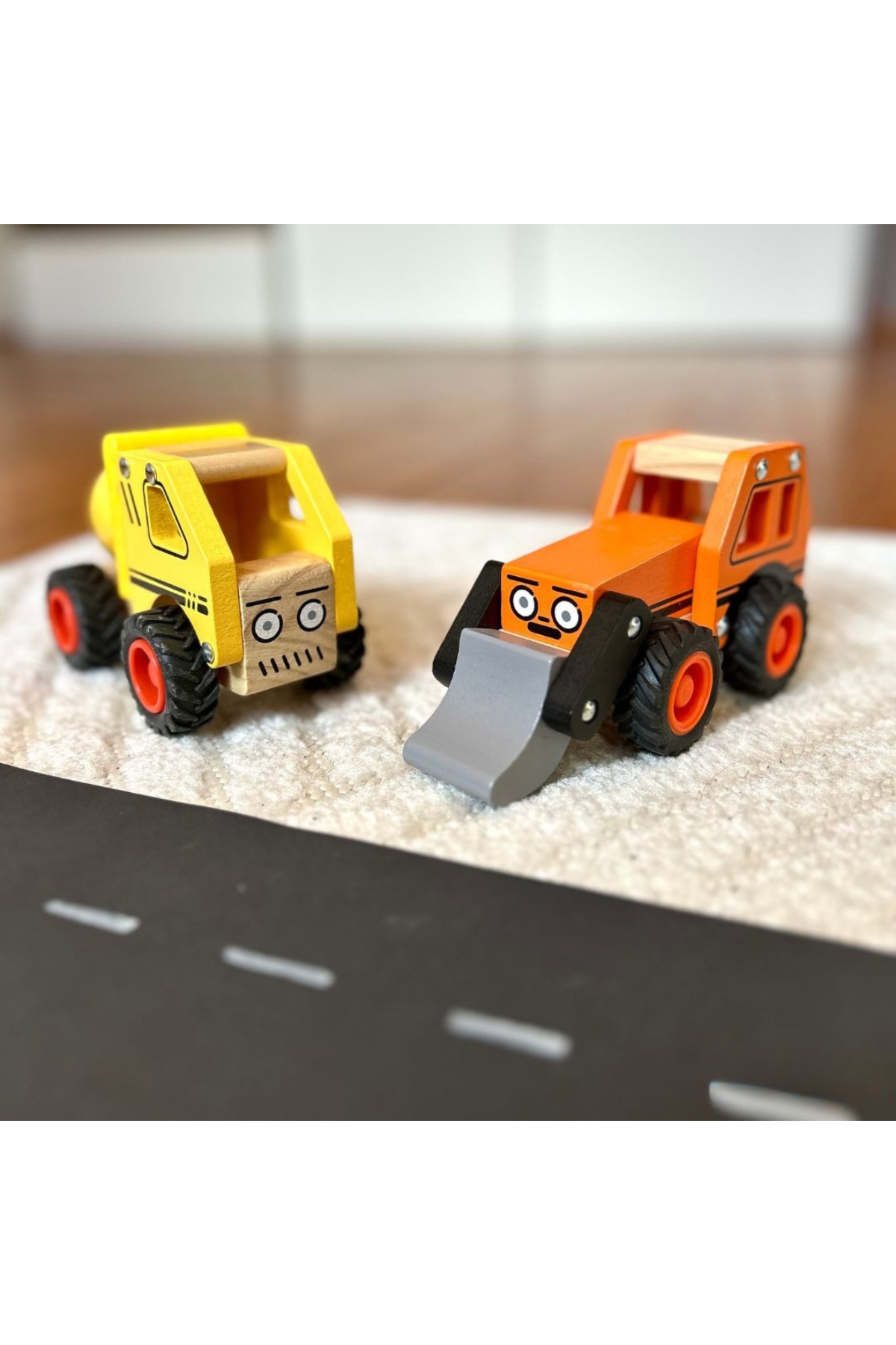 Viðargrafa í leikjaumhverfi ásamt öðrum vinnuvélum fyrir börn