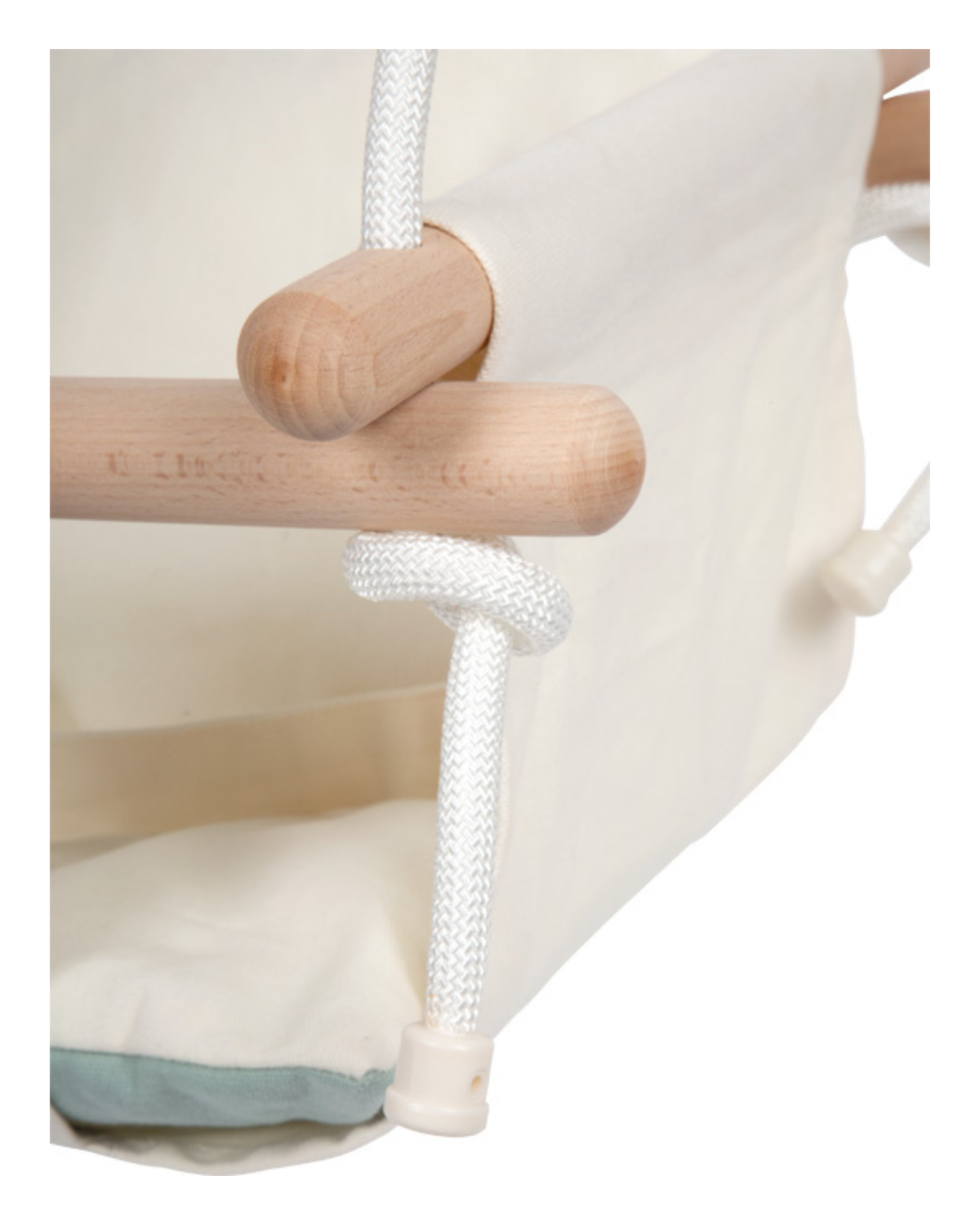 Nærmynd af festingu og sæti á barna rólu úr við