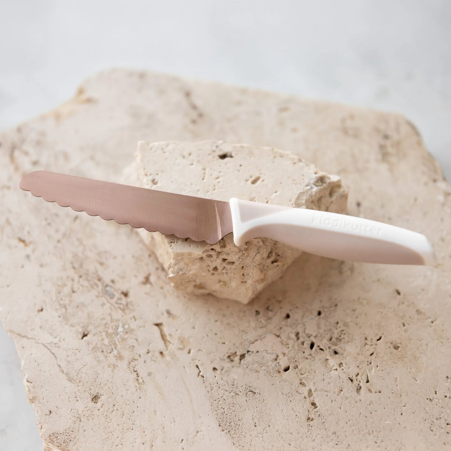 KiddiKutter Rosegold barnahnífur notaður til að skera mat á öruggan hátt